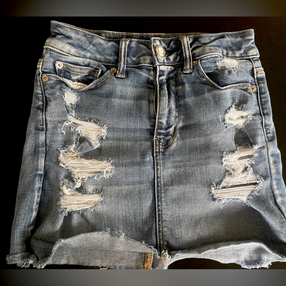 Cute ripped American eagle jean short skirt size(2) never worn